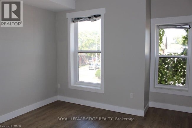 Photo du bâtiment - 500 Main St E