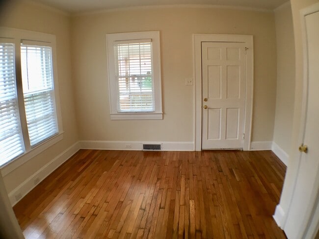 Foto del edificio - Coming Soon! Great 3BR/2BA brick home, wal...