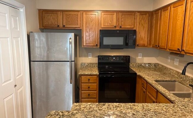 Building Photo - 319 Waters Edge Ln