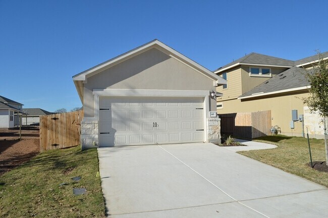 Foto del edificio - Beautiful, 1-story, 4 bed/ 2 full bath