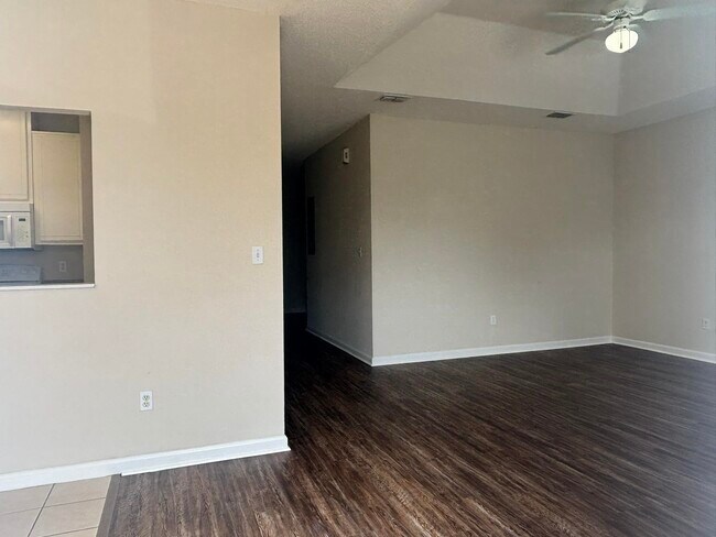 Foto del edificio - 1688 Corey Wood Cir