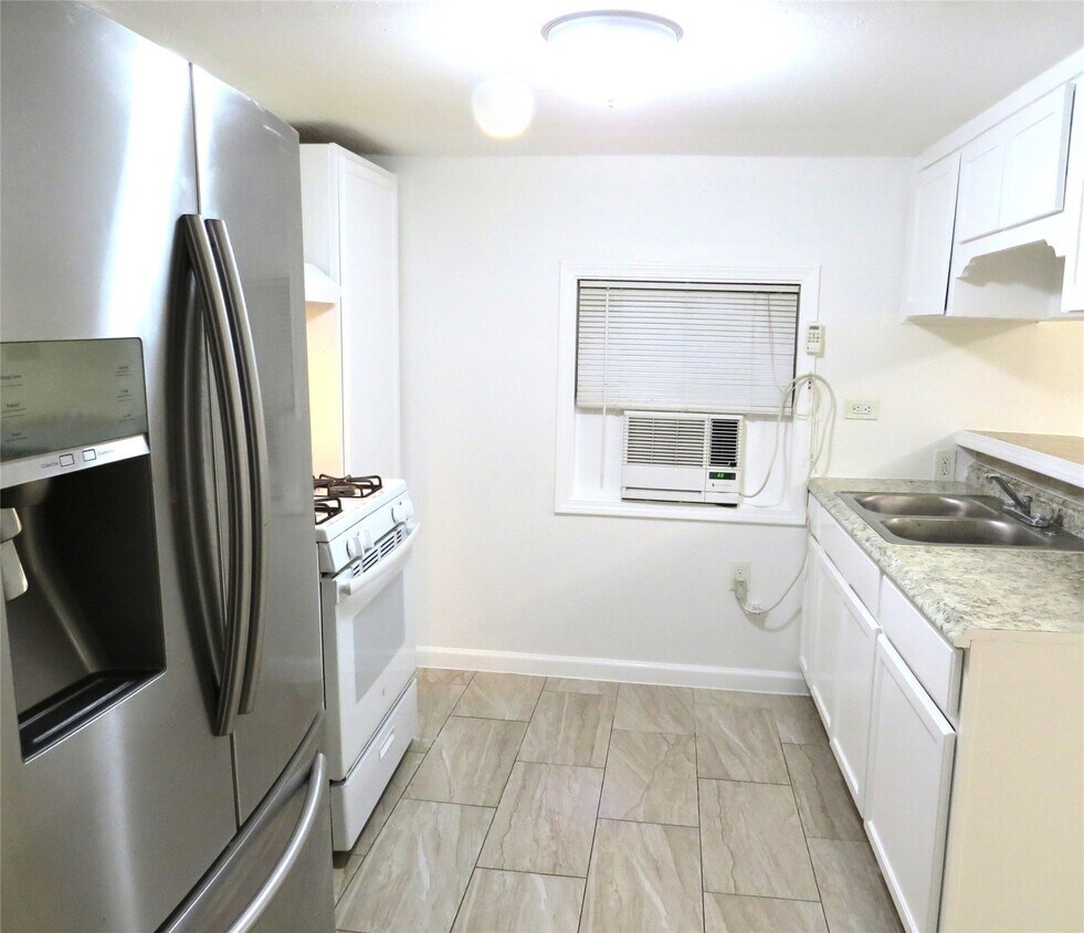 Foto principal - 8006 Avenue B