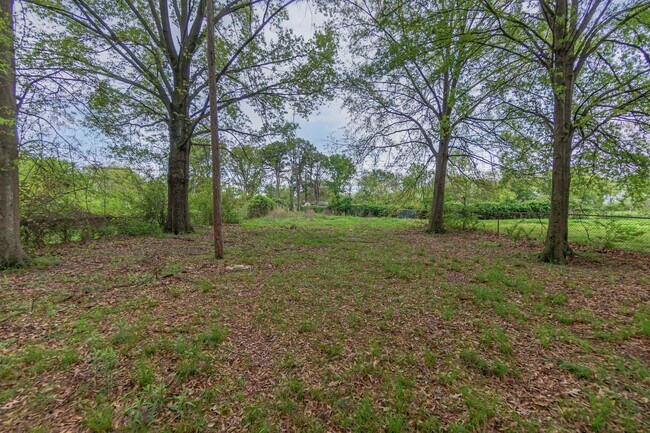 Building Photo - Recently renovated 3 bed 1 bath house in S...