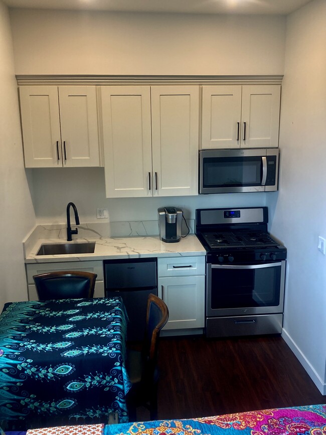 Full kitchen and table/ workspace - 2830 Chadwick Cir