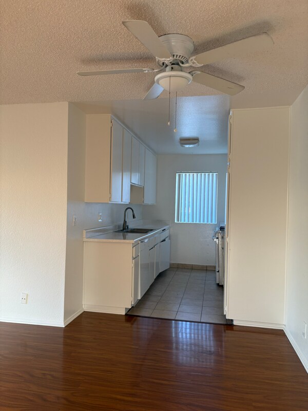 Foto del edificio - 6925 Haskell Ave