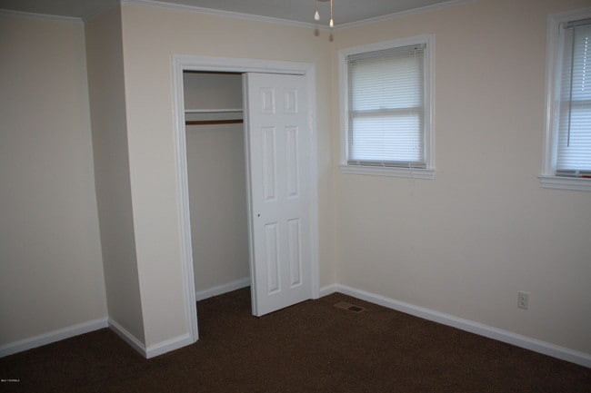 Building Photo - 426 Nelson Dr