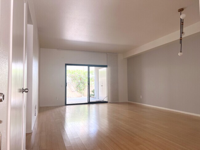 Building Photo - 255 S Avenida Caballeros