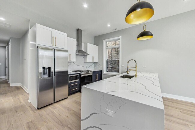 Foto del edificio - 1535 N Maplewood Ave