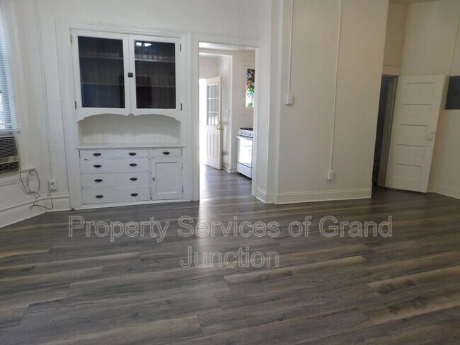 Foto del edificio - 816 Grand Ave