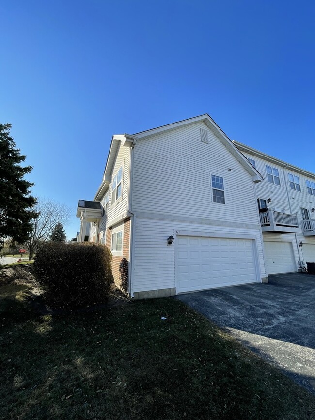 Building Photo - 341 Holiday Ln