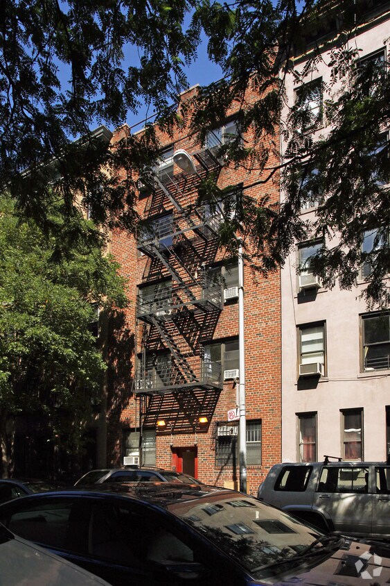 Building Photo - 445 W 48th St