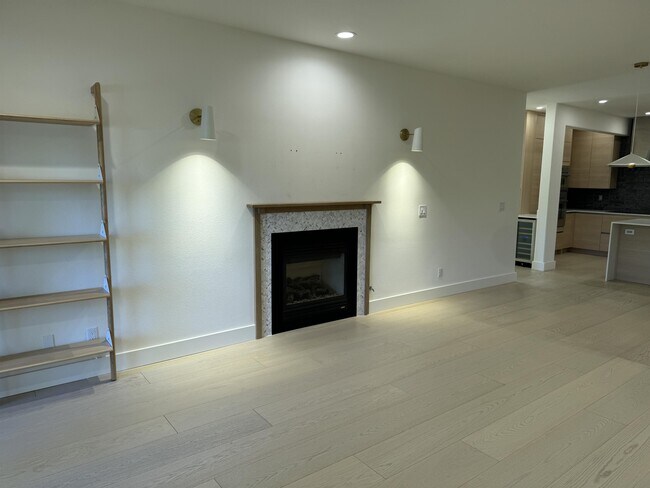 Building Photo - 360 Knechtel Way NE
