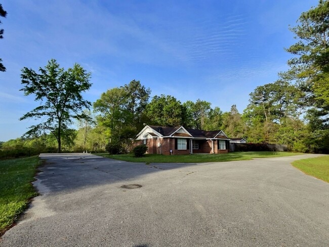 Building Photo - 3-bedroom 2-bathroom home in Vancleave, MS