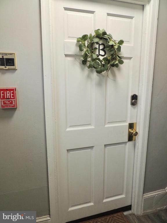 Building Photo - 17 S Walnut St