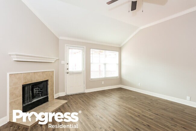 Foto del edificio - 727 Rock Springs Dr
