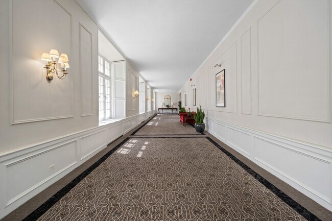 Foto del edificio - 4300 N Marine Dr