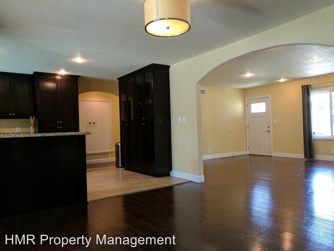 Foto del edificio - 2380 N Robinhood Pl