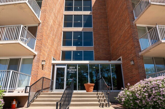 Foto del edificio - 2211 S Highland Ave