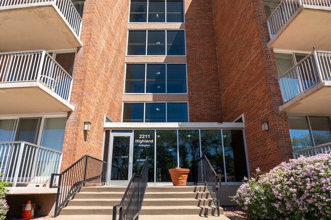 Building Photo - 2211 S Highland Ave