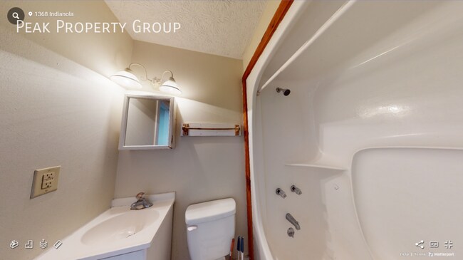 Foto del edificio - 1366-1368 Indianola Avenue-1368 Indianola Avenue