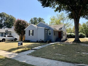 Building Photo - 3607 Kenwood Ave