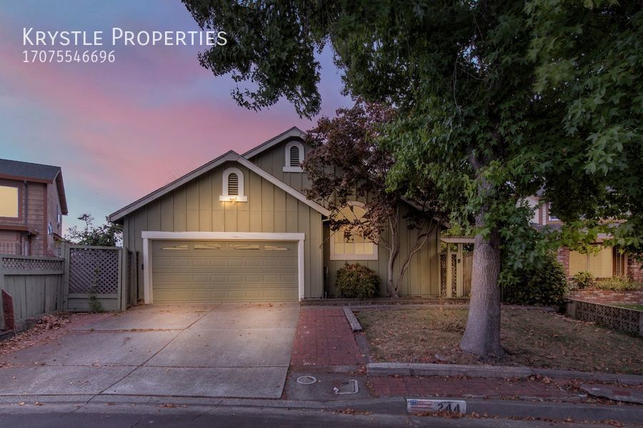 Primary Photo - 244 Seawind Dr