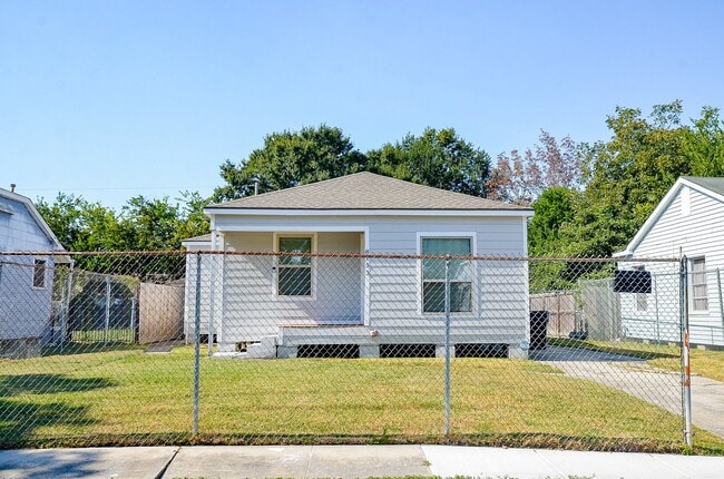 Foto del edificio - 8153 Lenore St
