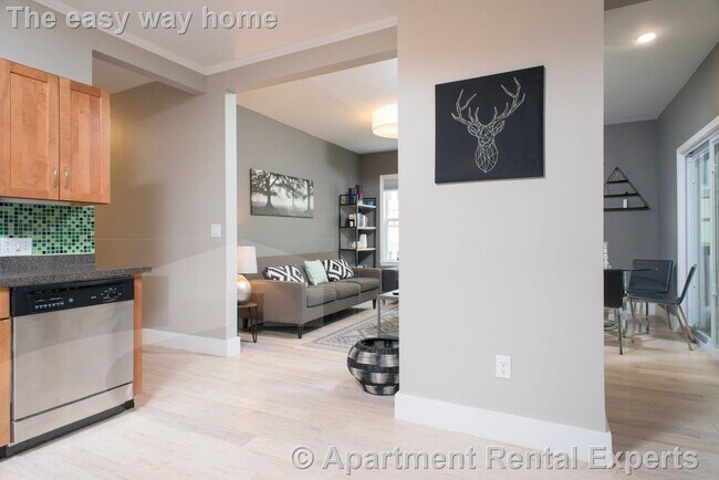 Building Photo - Luxury Gut Renovation Apt Right in Central...