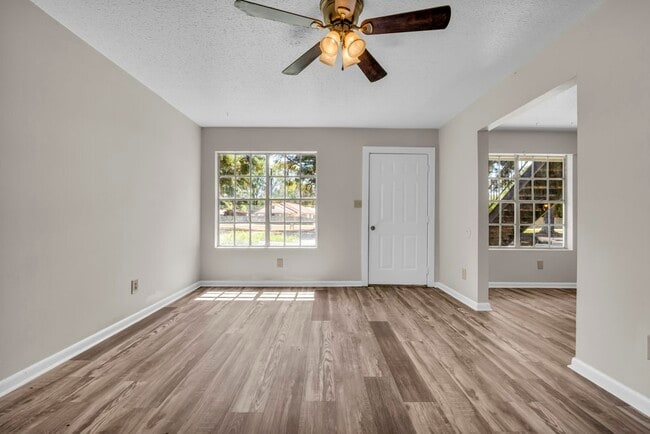 Building Photo - 501 Brooks Rd