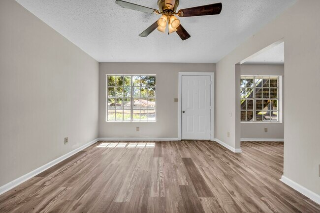 Foto del edificio - 501 Brooks Rd