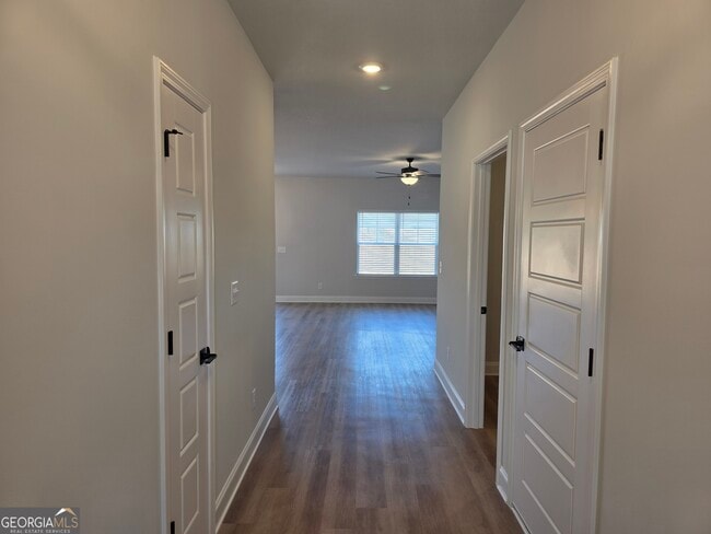 Building Photo - 330 Crosswinds Dr