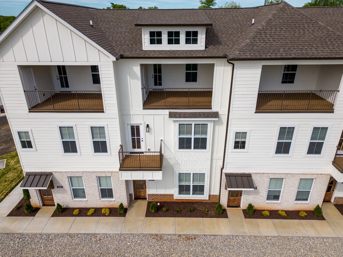 Primary Photo - 1431 Spring Pointe Ln
