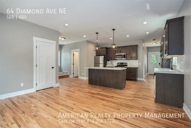 Foto del edificio - 64 Diamond Ave NE