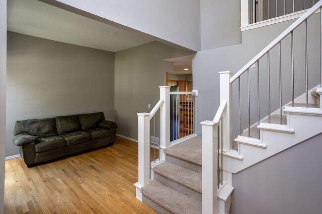 Building Photo - 426 S 49th Ct