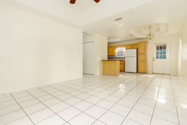 Building Photo - 1106 Lexington Cir