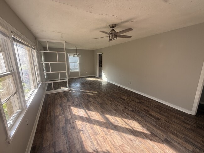 Building Photo - 314 Clubview Dr