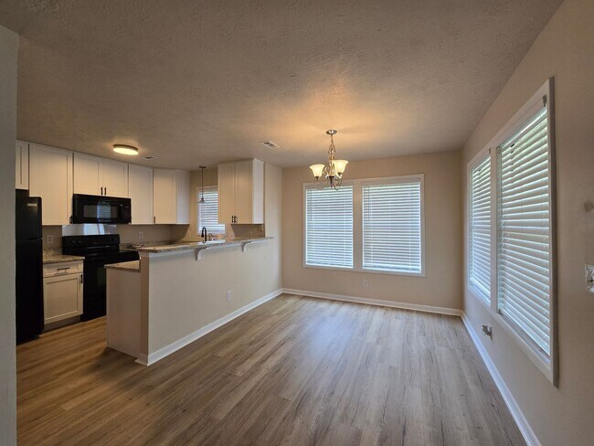 Foto del edificio - 6780 Willowbrook Dr
