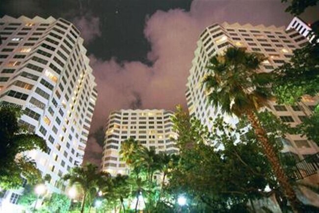 Foto del edificio - 801 Brickell Bay Dr