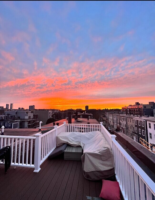 Foto del edificio - 80 Cottage St