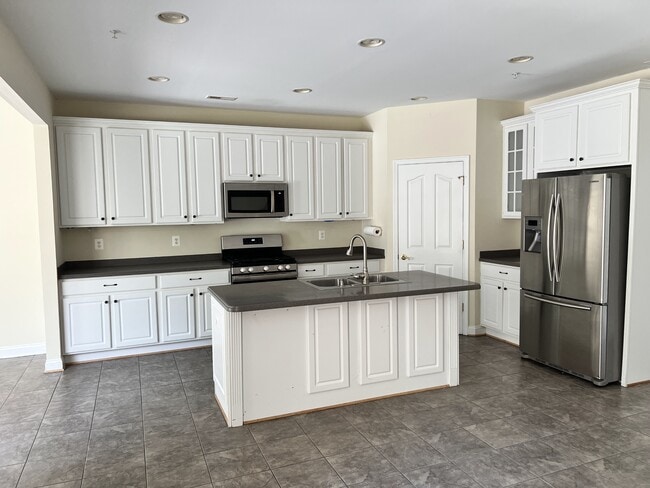 Building Photo - 512 Callander Way