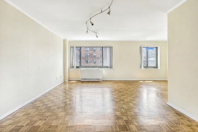 Building Photo - 100 W 89th St