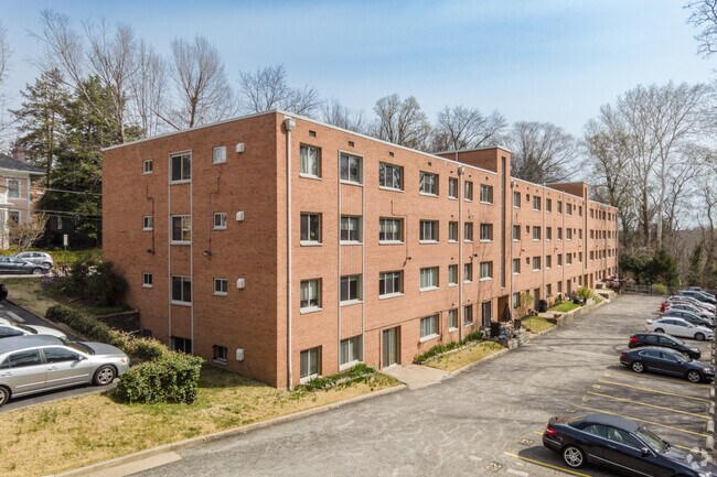 Building Photo - 2710 Macomb St NW