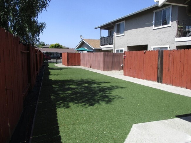 Building Photo - 8158 Kelton Dr