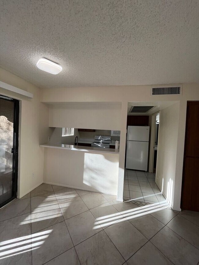Building Photo - Welcome Home to El Diablo Apartments – 1 Bedroom in the Heart of Tempe!