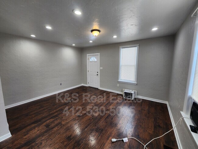 Building Photo - 717 Ellsworth Ave