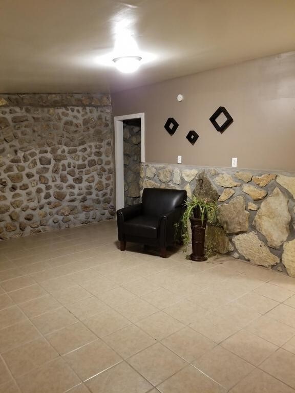 Primary Photo - 121 Doyle Road - # 6 Flat