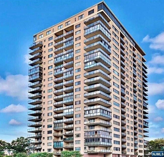 Building Photo - 1203 River Rd
