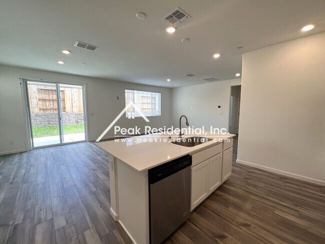 Foto del edificio - Brand New 3bd/2ba Folsom Home-Must See!