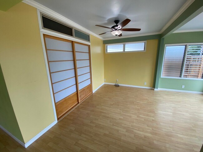 Building Photo - Maui Meadows 1 Bed