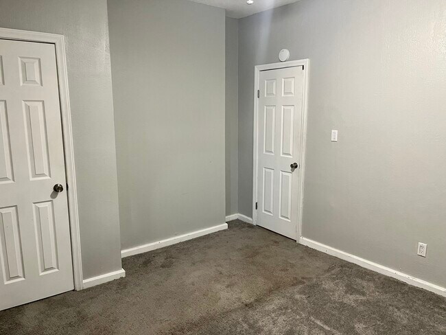 Foto del edificio - 7529 Roslyn St